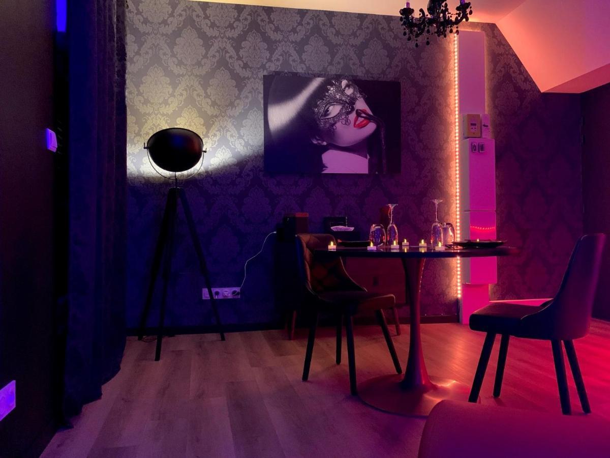 Love Room Avec Jacuzzi Prive Bonnetable ภายนอก รูปภาพ